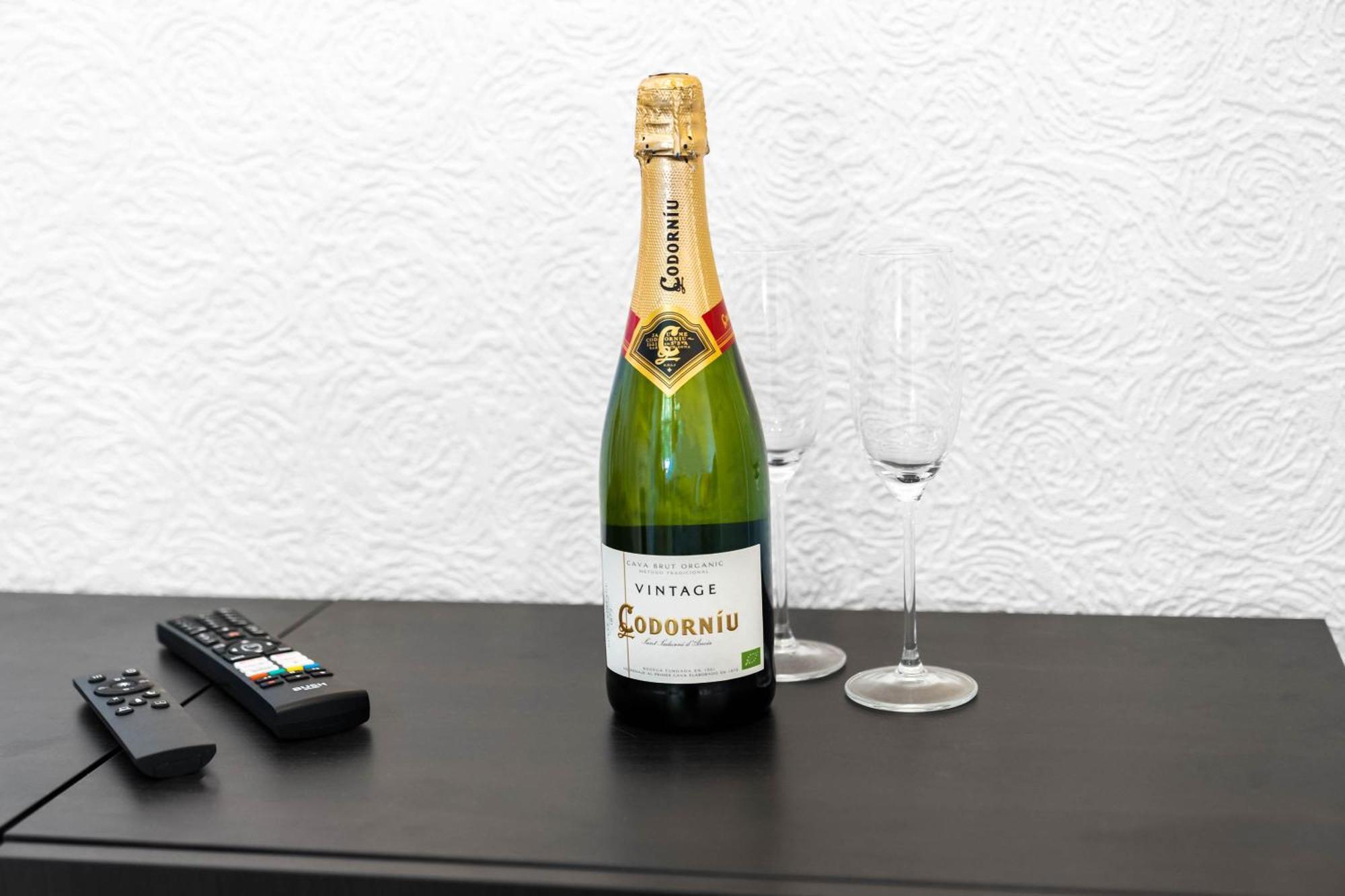 Stylish 3 Bedroom House - 6 Guests - Garden - Parking - Netflix - Wifi - 17M バーミンガム エクステリア 写真