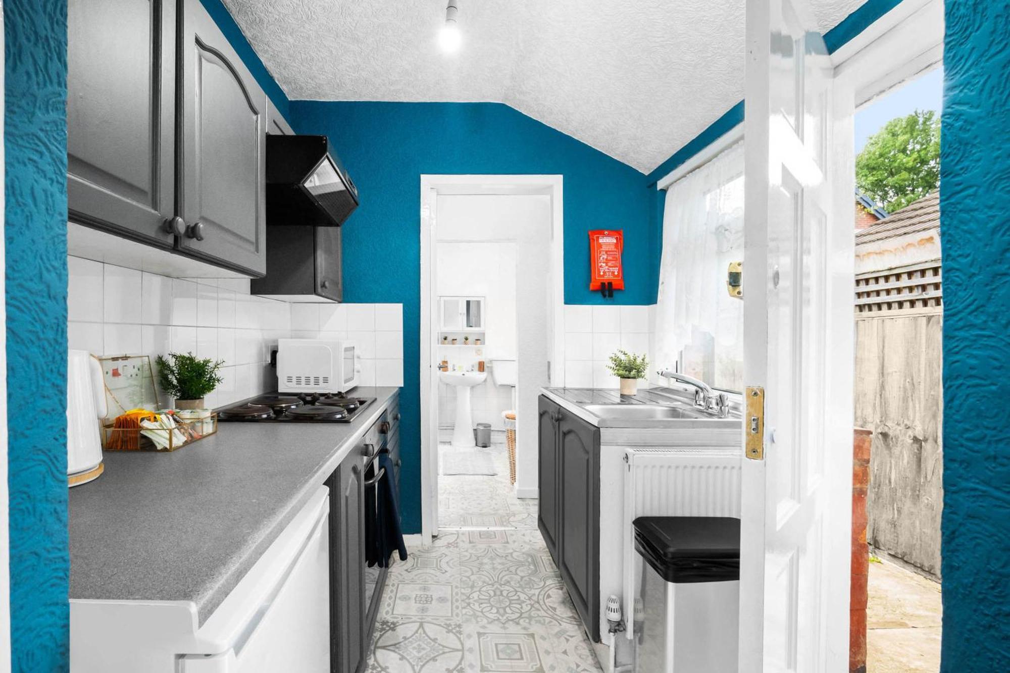 Stylish 3 Bedroom House - 6 Guests - Garden - Parking - Netflix - Wifi - 17M バーミンガム エクステリア 写真