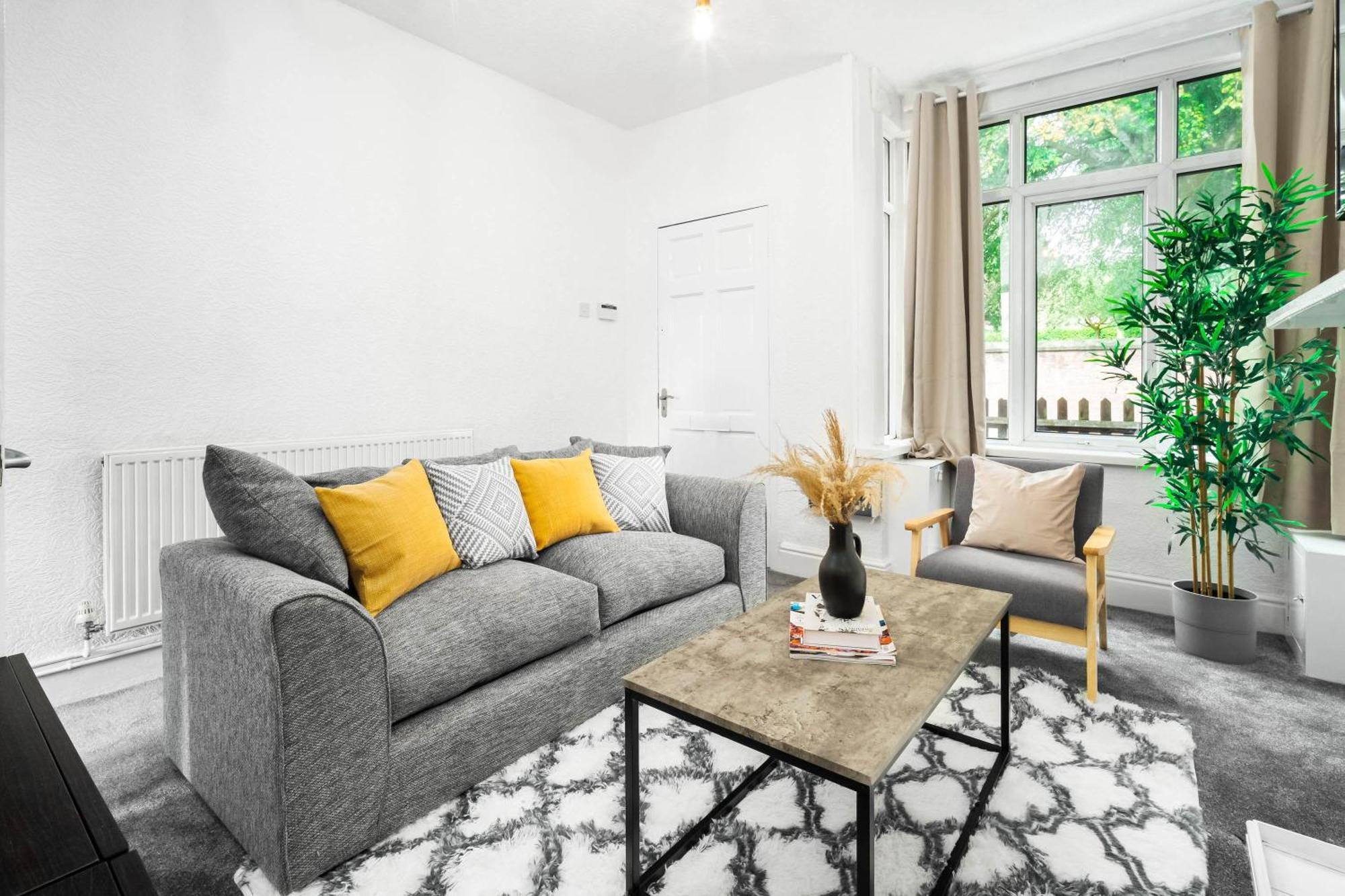 Stylish 3 Bedroom House - 6 Guests - Garden - Parking - Netflix - Wifi - 17M バーミンガム エクステリア 写真