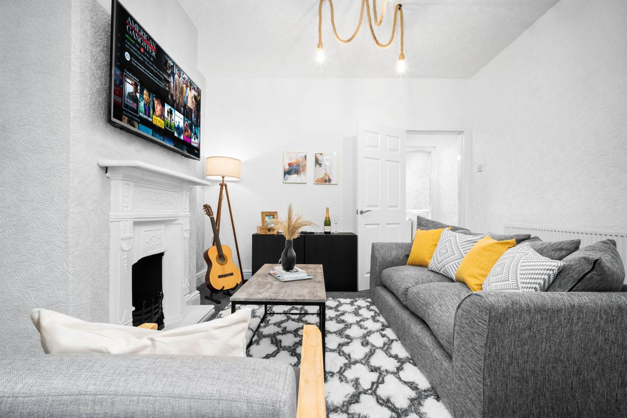 Stylish 3 Bedroom House - 6 Guests - Garden - Parking - Netflix - Wifi - 17M バーミンガム エクステリア 写真