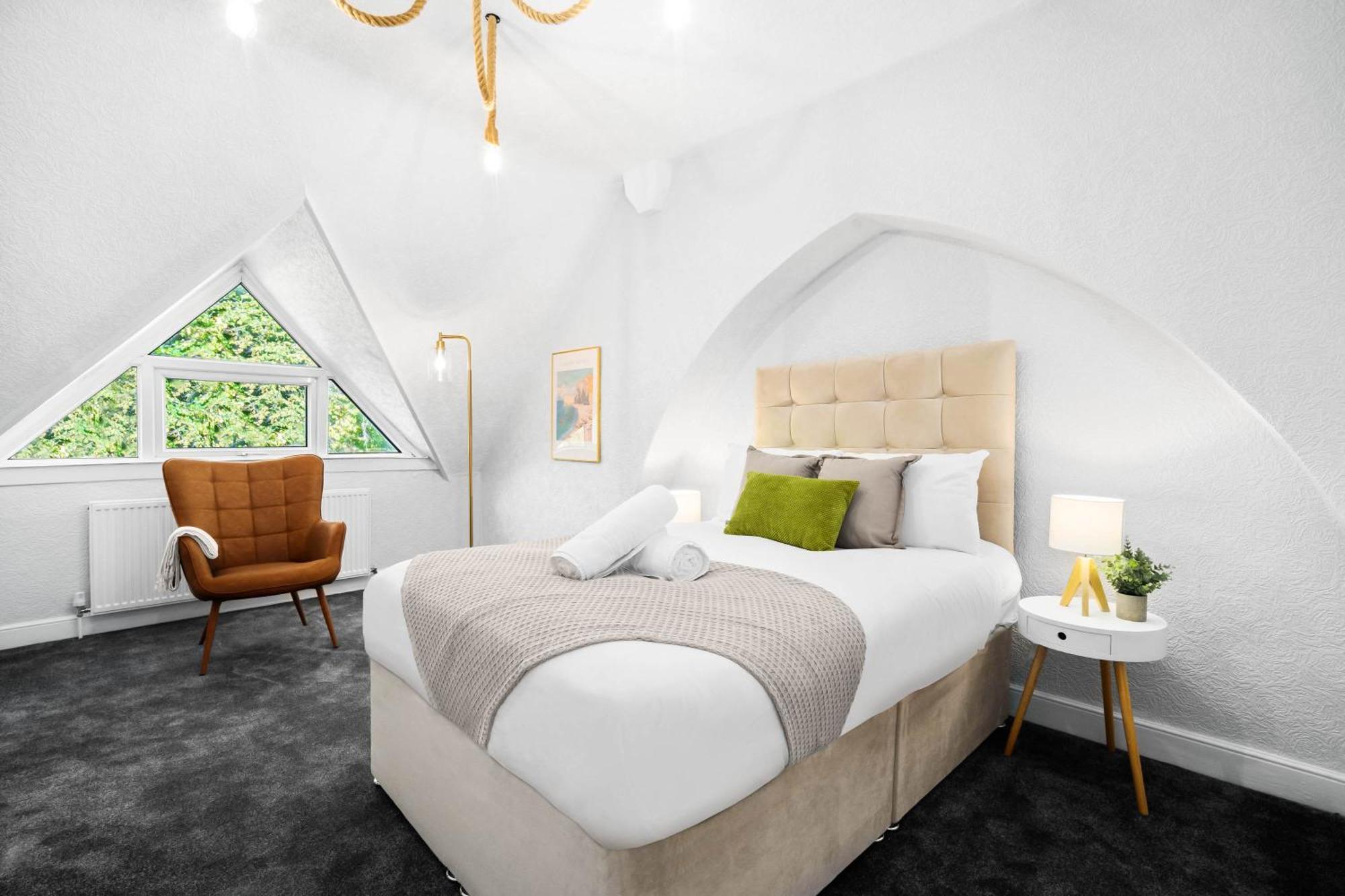 Stylish 3 Bedroom House - 6 Guests - Garden - Parking - Netflix - Wifi - 17M バーミンガム エクステリア 写真