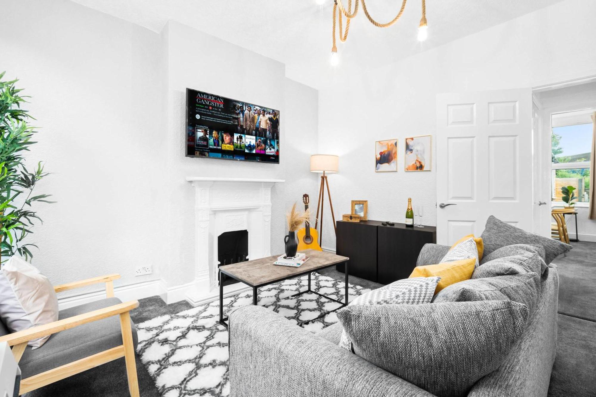 Stylish 3 Bedroom House - 6 Guests - Garden - Parking - Netflix - Wifi - 17M バーミンガム エクステリア 写真